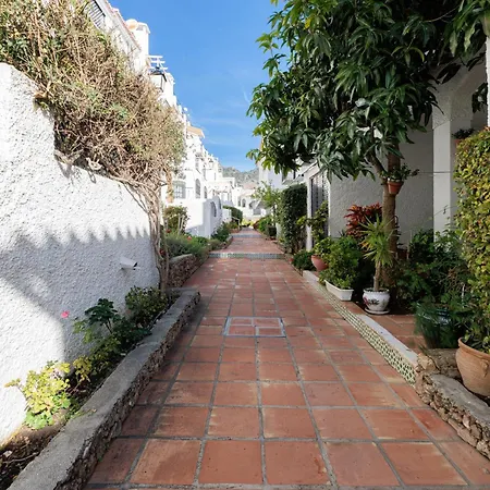 1 Bedroom In Verano Azul, Free Wi-fi Nerja