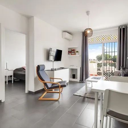 Apartment 1 Bedroom In Verano Azul, Free Wi-fi *