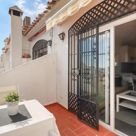 1 Bedroom In Verano Azul, Free Wi-fi Apartment Nerja