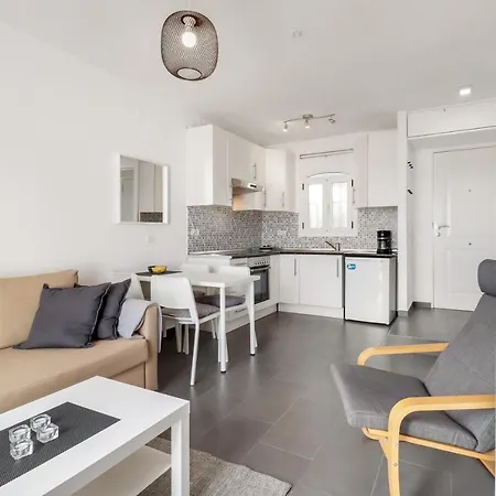 1 Bedroom In Verano Azul, Free Wi-fi Lägenhet Nerja