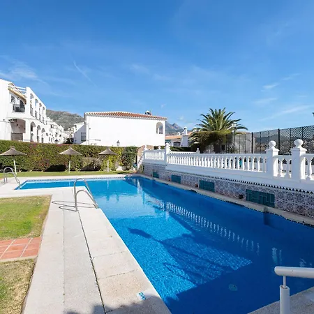 1 Bedroom In Verano Azul, Free Wi-fi Apartament Nerja