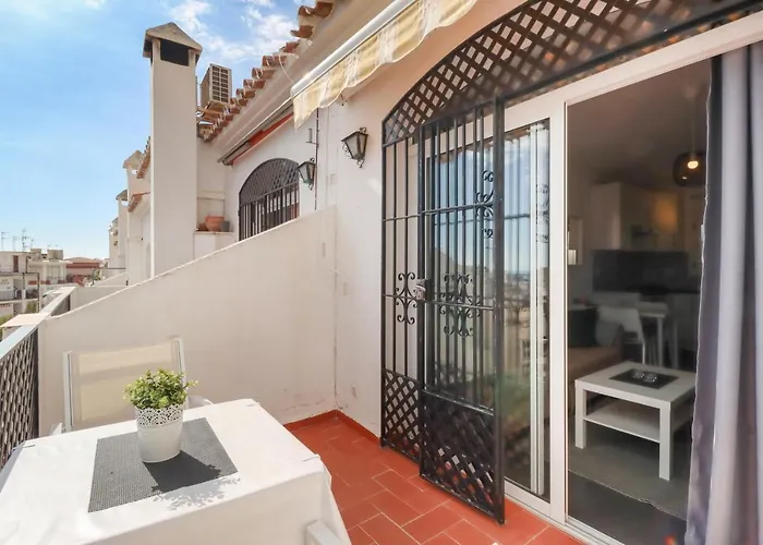 1 Bedroom In Verano Azul, Free Wi-fi Apartament Nerja