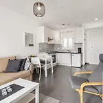 1 Bedroom In Verano Azul, Free Wi-fi Apartment Nerja