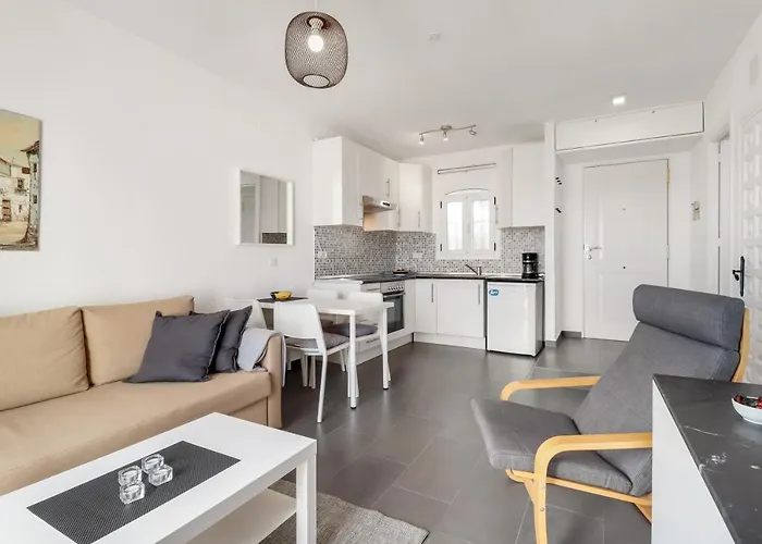 1 Bedroom In Verano Azul, Free Wi-fi Apartamento Nerja